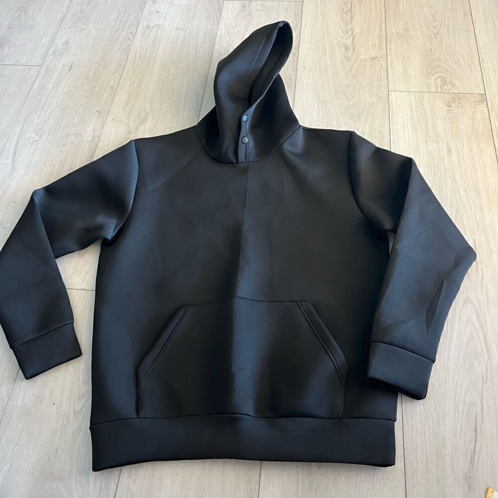 Nomad black men’s sweater size L